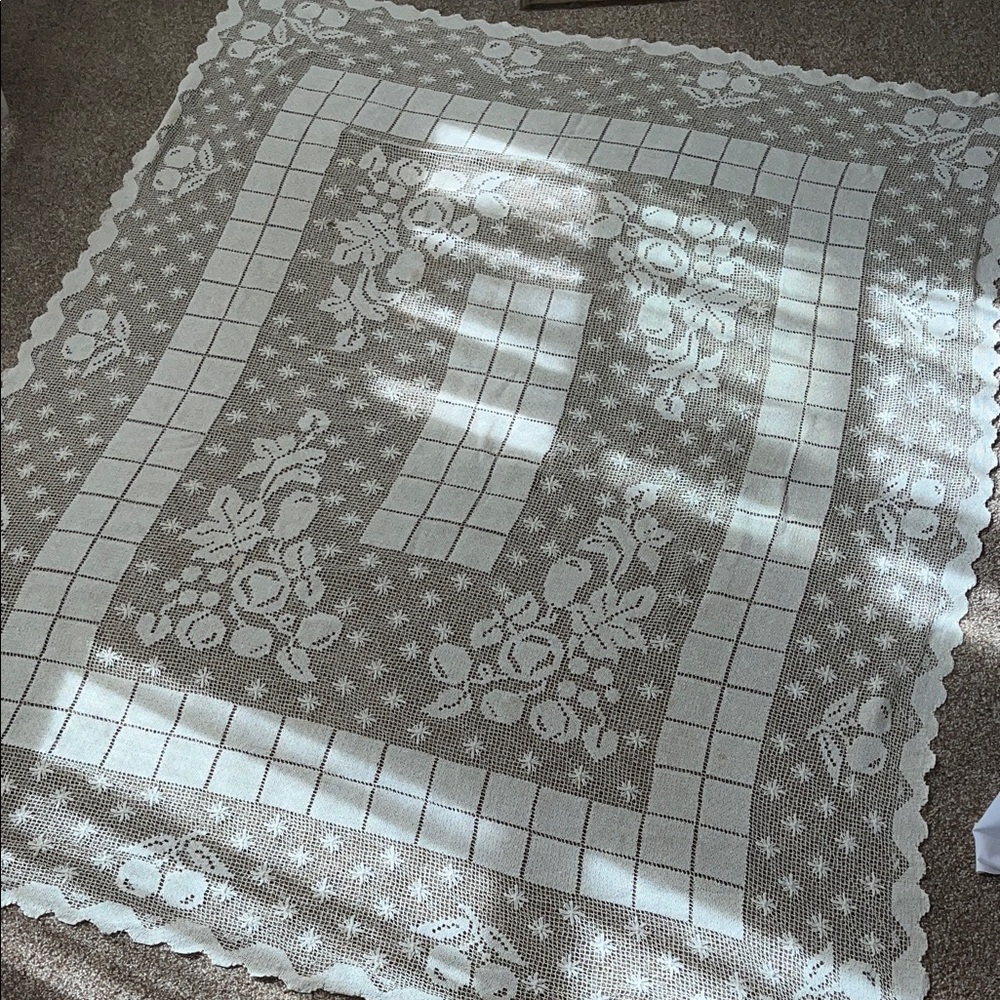 Elegant Vintage Cream Lace Tablecloth Large Oblong Cherry Pattern 60”X 72”